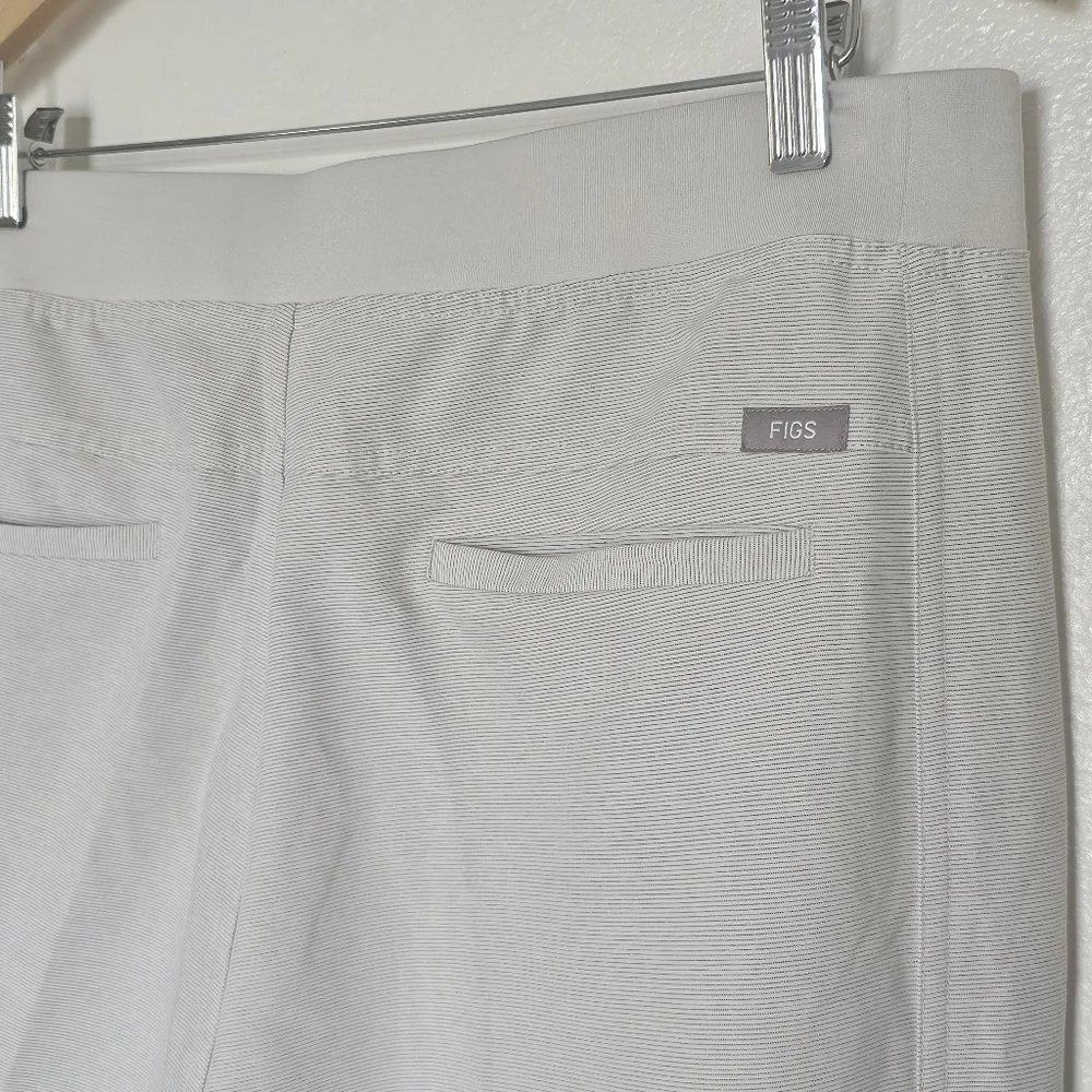 Figs Technical Collection Axim Cargo Uniform Scrub Pant Men Size XL Cream Stripe